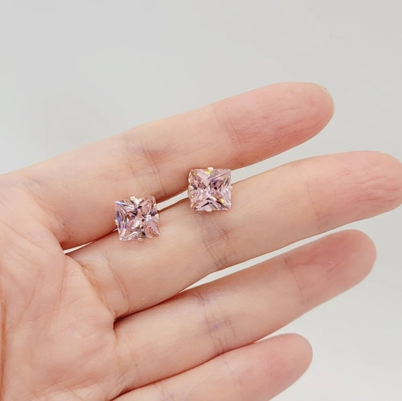 New 925 sterling silver CZ pink square stud earrings - Picture 1 of 5